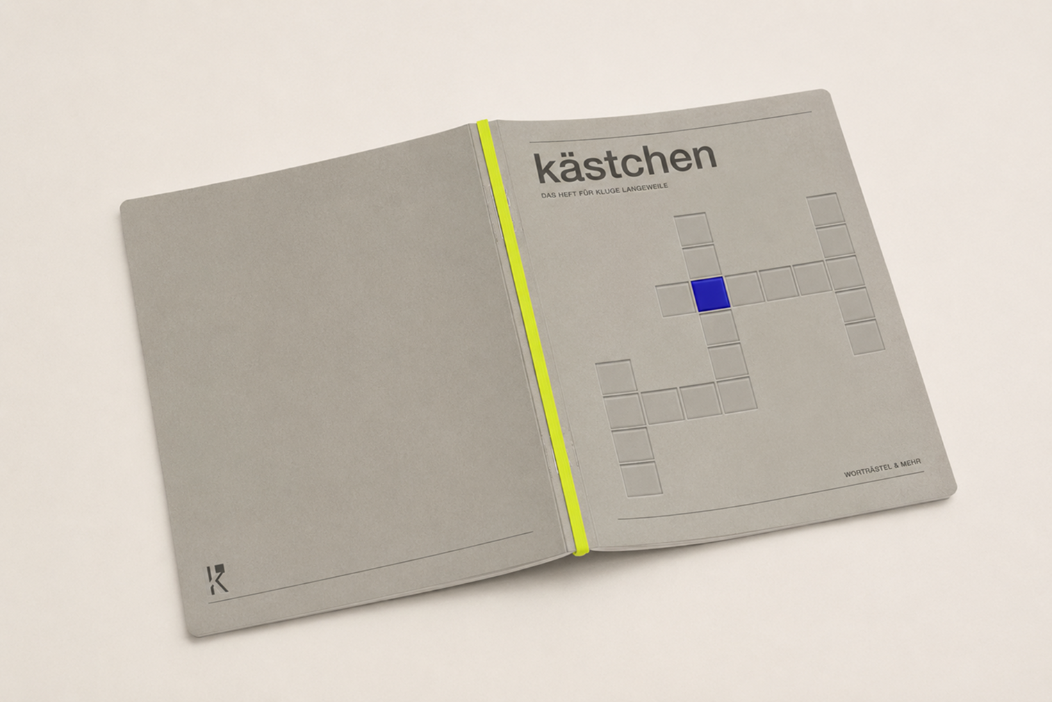 Aufgeschlagenes Exemplar von kästchen mit Kreuzworträtsel-Cover und limettenfarbenem Rücken