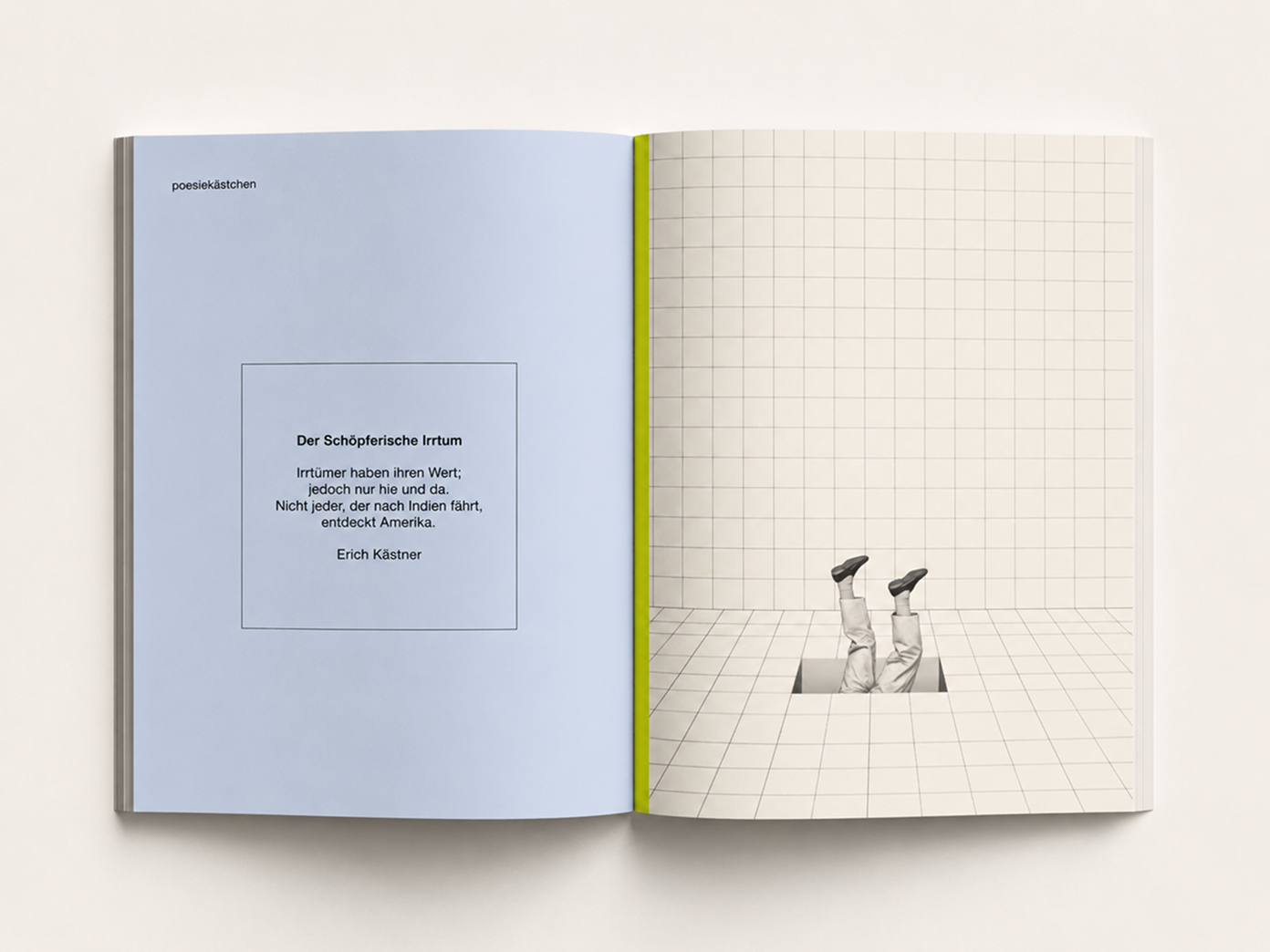 Aufgeschlagenes Exemplar von kästchen mit Poesie-Seite und Rasterillustration